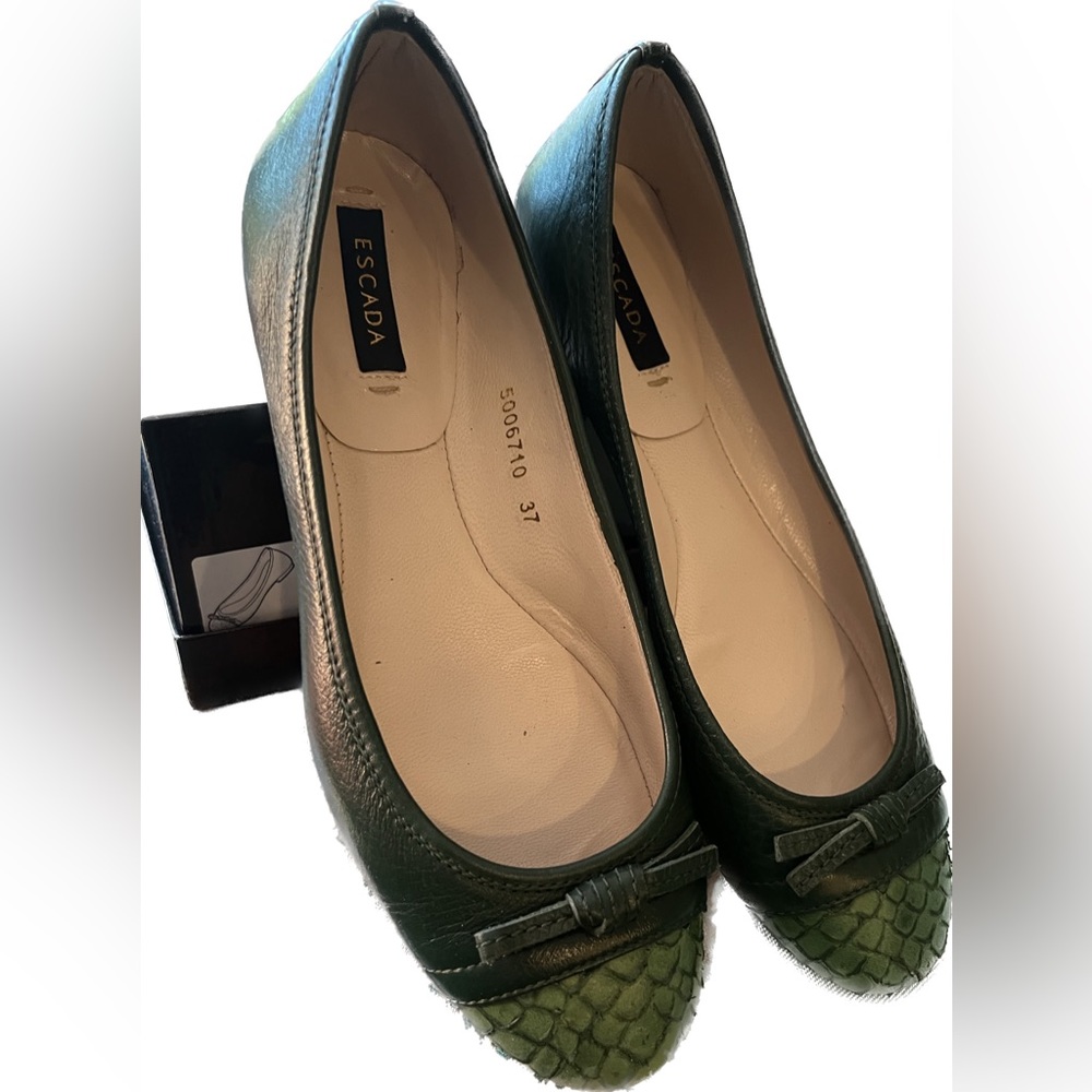 Escada flat shoes 37, worn few times